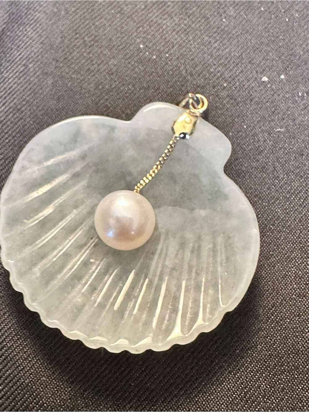 Vintage 14K Gold Hong Kong Carved Jade Shell Pearl Drop Pendant